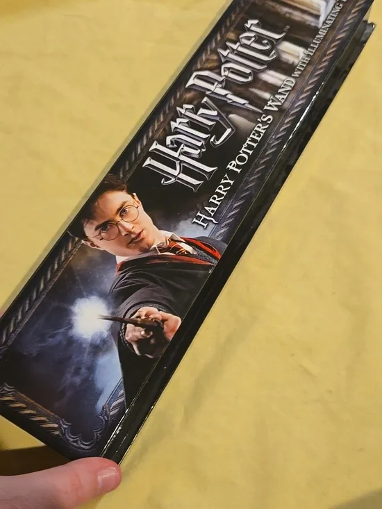 Harry Potter Light Up Wand - Picture 3 of 4